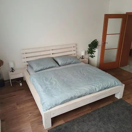 Cervena Cesta דירה Kunovice